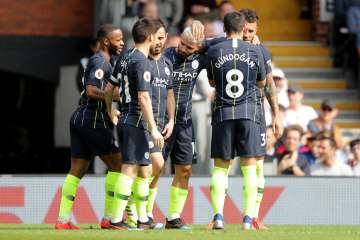 Manchester City top league after thrashing Fulham 2-0