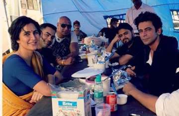 It's a wrap for Salman Khan starrer Bharat, Katrina Kaif and Sunil Grover are all smiles. Watch Video