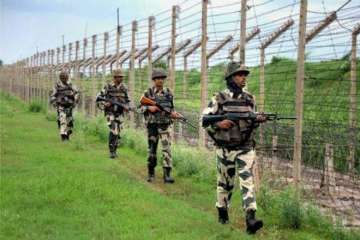 Jammu and Kashmir: Pakistan violates ceasefire in Nowshera 
