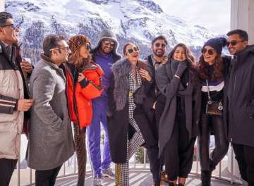 Sonam Kapoor, Malaika Arora pose together with Arjun Kapoor in latest picture