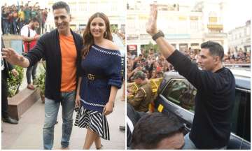 Akshay Kumar, Parineeti Chopra receive heartwarming welcome as they promotes Kesari in Delhi, see pics, video