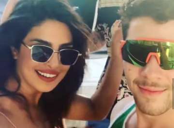 Priyanka Chopra, Nick Jonas' desi moves on Kareena Kapoor Khan's Tarreefan song is unmissable