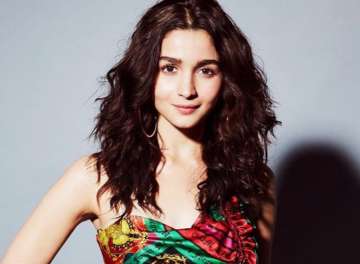 Alia Bhatt gifts cheque worth ₹ 50 lakh to her driver and helper on her 26th birthday