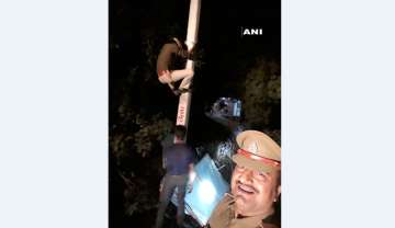 UP cop suspended for clicking selfie 