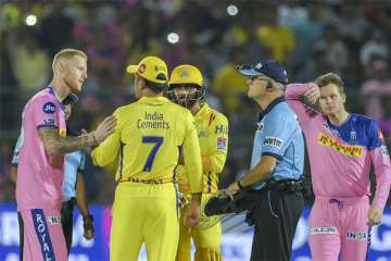 MS Dhoni did not offend me: Umpire Oxenford to match referee