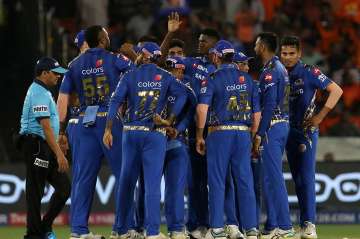 Live IPL Score, Sunrisers Hyderabad vs Mumbai Indians, Match 19: Chahar strikes twice as SRH lose half their side