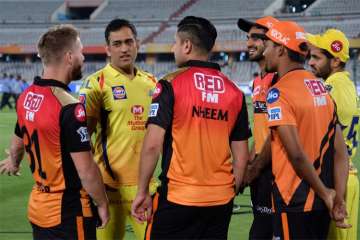 IPL 2019: MS Dhoni chills with David Warner & Co post Hyderabad game