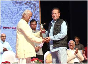 Salim Khan, Madhur Bhandarkar and Helen honoured with Deenanath Mangeshkar Award