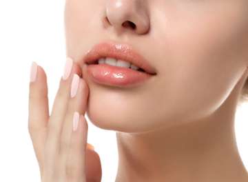 How to get rid of dark lips naturally