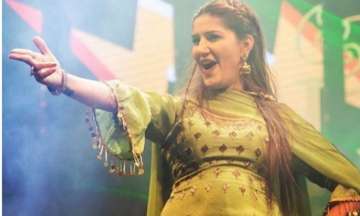 Sapna Choudhary LATEST Dance Video: Haryanvi dancer knows how to pull off Barati dance perfectly