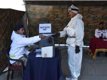 Soldiers of the Indian Army poster in Siachen cast their votes in Lok Sabha Elections 2019