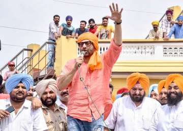 From the start of counting of votes at 8 am on Thursday, Sunny Deol has been maintaining a lead over Punjab Congress chief Sunil Kumar Jakhar.