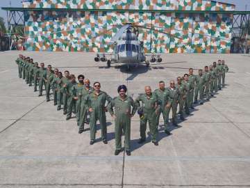Air Chief Marshal B S Dhanoa pays respect to the martyrs of Kargil war