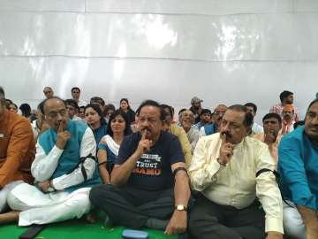 BJP holds silent protest against Mamata government