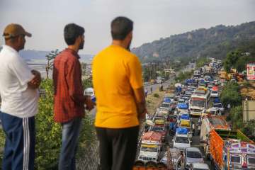 J-K highway reopened after remaining closed for 15 hours