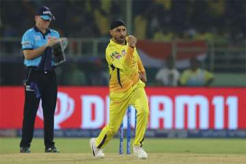 Harbhajan Singh is bowling with lot of confidence: Bret Lee