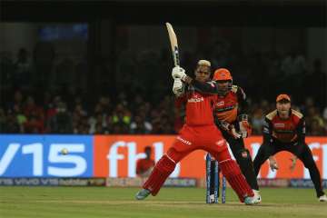 Live IPL Score, RCB vs SRH, Match 54 Live from Bengaluru: Hetmyer, Gurkeerat look to rebuild innings