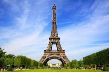 ​The Eiffel Tower closed down on Monday after a man began trying to scale the Paris monument.
 