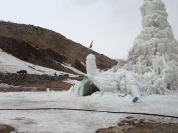 'Ice cafe' in Ladakh is a heaven for travel junkies