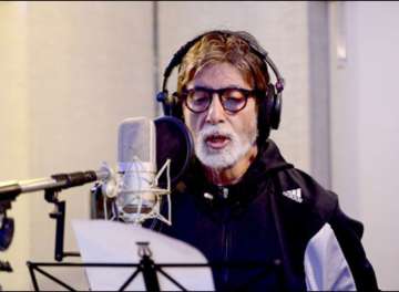 Amitabh Bachchan calls himself absolute 'besura' singer, here's why