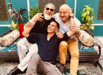 Akshay Kumar’s mini-reunion with Anupam Kher and Gulshan Grover