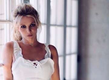 Britney Spears rubbishes rumours of not performing again