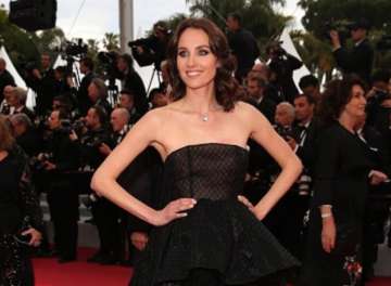 Dutch actress Sand Van Roy protests violence against women at Cannes