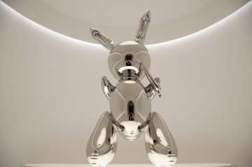 Stainless steel sculpture of 'Rabbit' by Jeff Koons sold for record $ 91 million