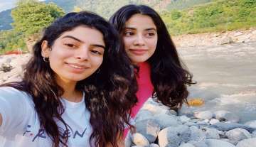 Janhvi Kapoor and sister Khushi Kapoor’s Manali pictures with girl-gang are a visual treat