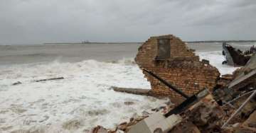 Cyclone Vayu: 150-year-old Bhuteshwar Mahadev temple collapses in Porbandar | Video