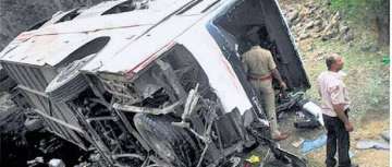 4 dead and 25 injured in an bus accident in Mathura