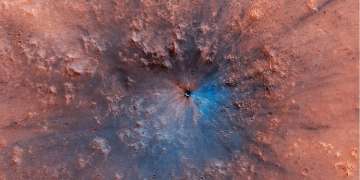 This spectacular blue crater discovered on Mars surface leaves scientists in awe