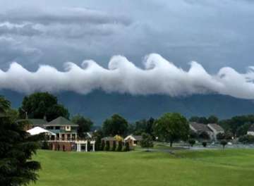 Picture of bizzare wave-shaped cloud goes viral on social media