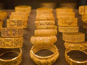 Gold prices fall. Check details