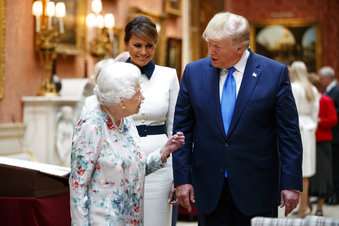 Trump fails to recognise his gift to Queen Elizabeth II, Melania comes to rescue