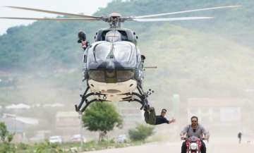 Akshay Kumar shares a post hanging off a helicopter on the sets of Sooryavanshi, warns fans not to t