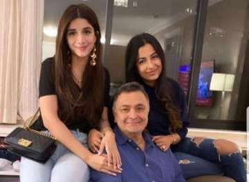 Mawra Hocane paid a visit to Rishi Kapoor In New York; check pictures
