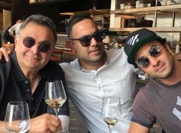 Ranbir Kapoor spends quality time with Rishi Kapoor and Bharat Sahni