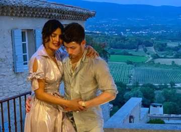 Priyanka Chopra and Nick Jonas fill the Paris air with romance in this latest lovestruck picture
