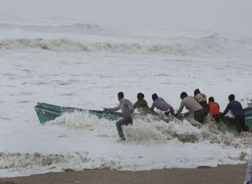 Cyclone Vayu weakens, to cross Gujarat coast by night