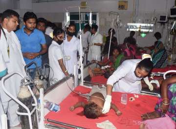 Children showing symptoms of Acute Encephalitis Syndrome (AES) being treated at a hospital in Muzaffarpur