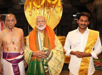 Prime Minister Narendra Modi with Andhra Pradesh Governor ESL Narasimhan and Chief Minister Jagan Mohan Reddy at Lord Venkateswara temple at Tirumala in Tirupati