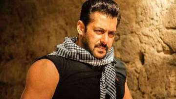 Salman Khan's way of 'old fashioned posting' will brighten up your Sunday, watch video