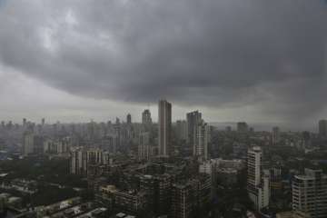 Red alert issued for Mumbai and adjoining areas; several flights and local trains cancelled | Live Updates