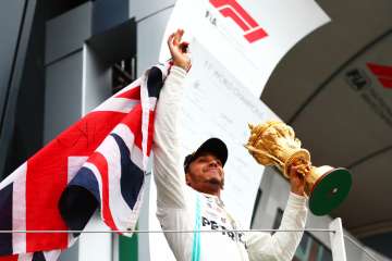 Lewis Hamilton wins record 6th British GP