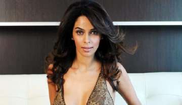Mallika Sherawat reveals a producer asked her to prove ‘hotness’ by frying eggs on her belly