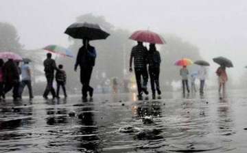 Downpour in Mumbai, North India receives scattered rains