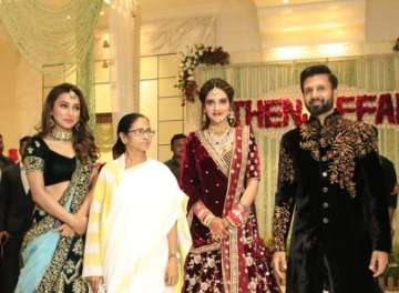 Nusrat Jahan dazzles at her Kolkata reception, check out unseen pictures and videos