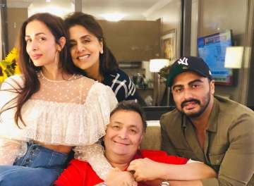 Arjun Kapoor and Malaika Arora catch up with Rishi and Neetu Kapoor in NYC