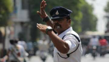 Indian traffic cop, one of Michael Jackson's biggest fan, reduces road accidents with his epic dance